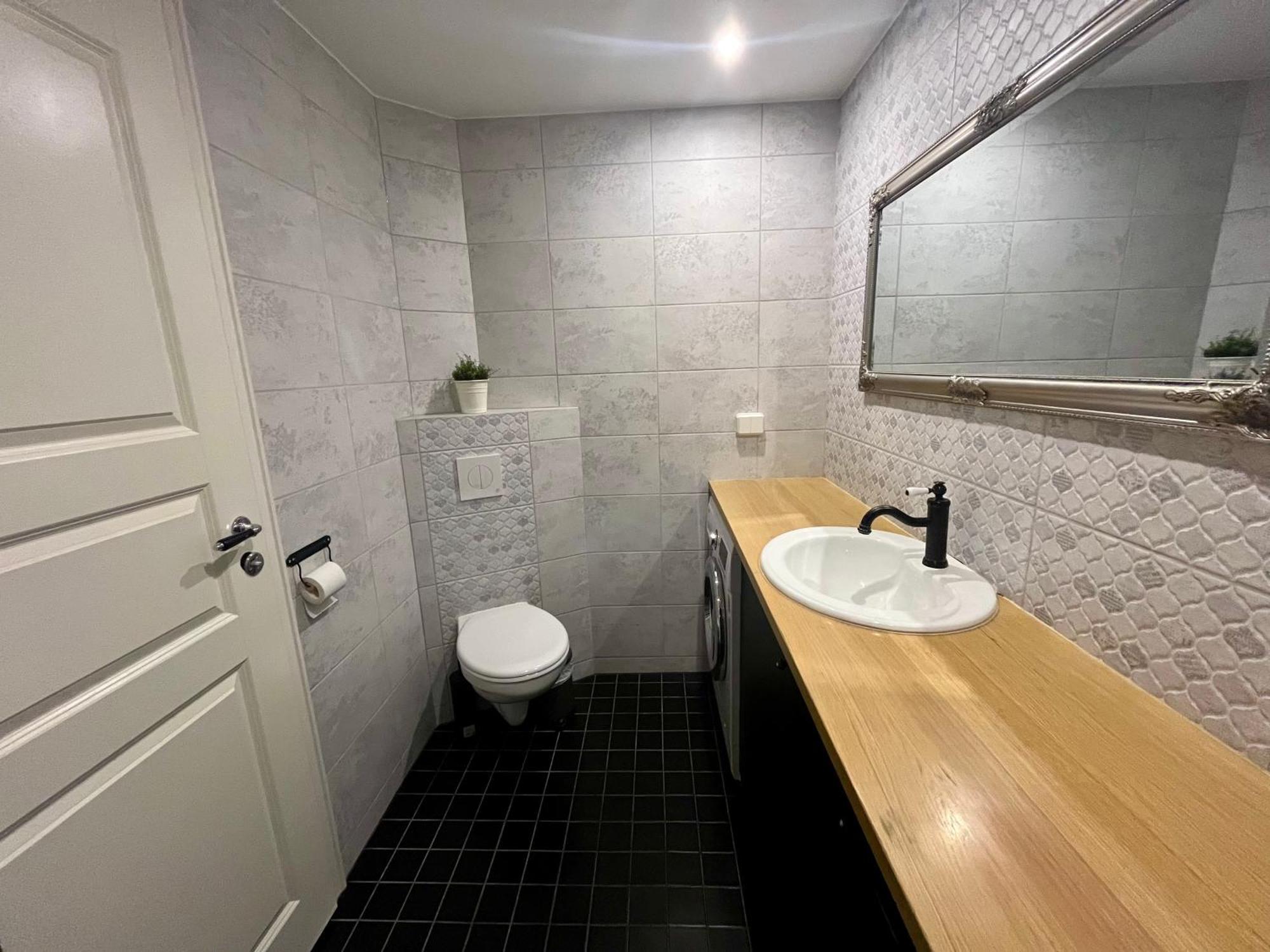 Old Town Apartment - Self Check In โวรู ภายนอก รูปภาพ