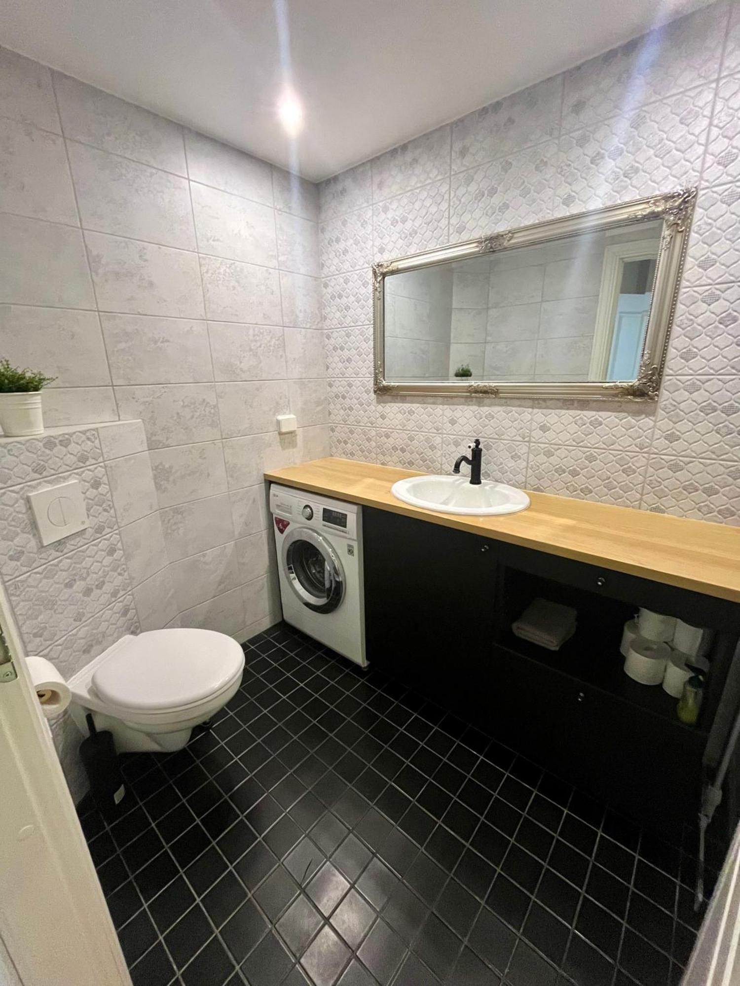 Old Town Apartment - Self Check In โวรู ภายนอก รูปภาพ