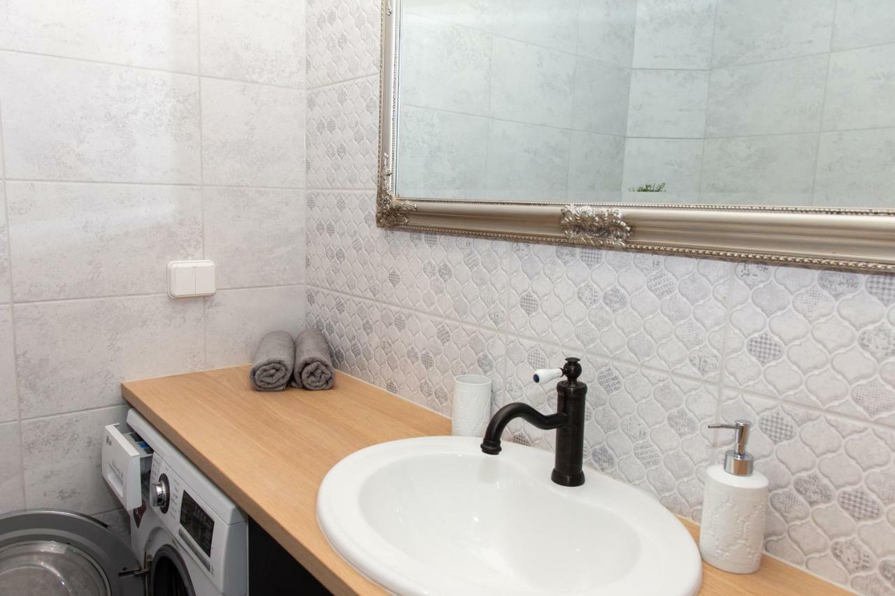 Old Town Apartment - Self Check In โวรู ภายนอก รูปภาพ